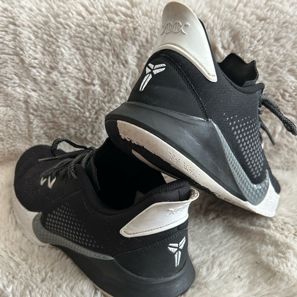 Nike Mamba Fury 
Black White Smoke Grey - Picture 3 of 4